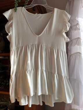 entro Ivory V-Neck Tiered Ruffle Sleeve Blouse